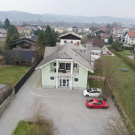 Seasons - Auberge de jeunesse *