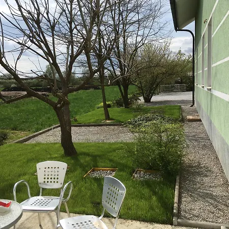 Seasons - 호스텔 류블랴나