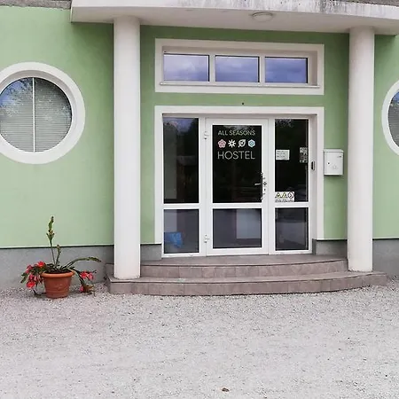 Seasons - Auberge de jeunesse *