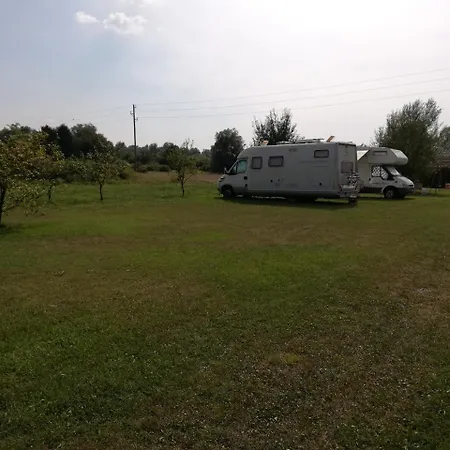 Seasons - 호스텔 류블랴나